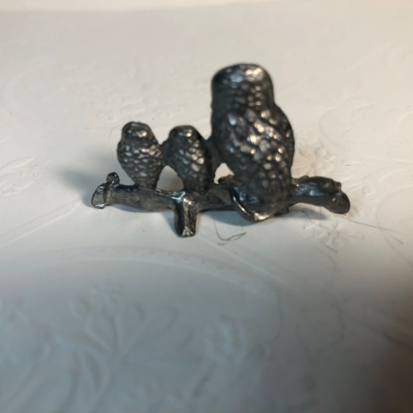 Miniature Pewter OWL Figurine, Large Owl With 2 Babies 1.5 in long On Branch - Picture 6 of 6